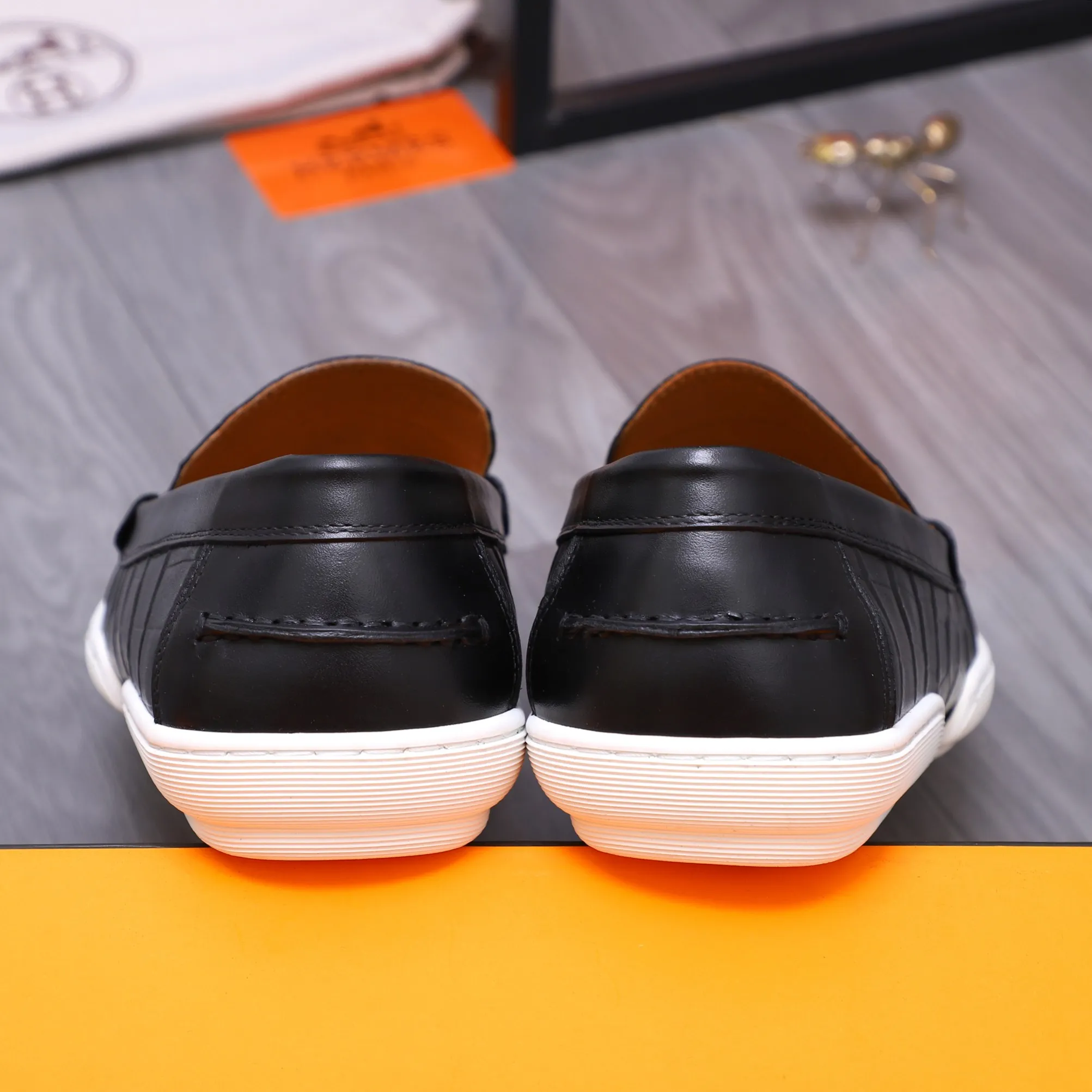 Men's shoes 💰500 Product trademark: HERMES "Hermes" casual slip-on leather shoes Regular size: 38-46 (45.46 custom-made, non-returnable) Product materials: Selected high-quality stone grain cowhide upper, cowhide lining, original outsole